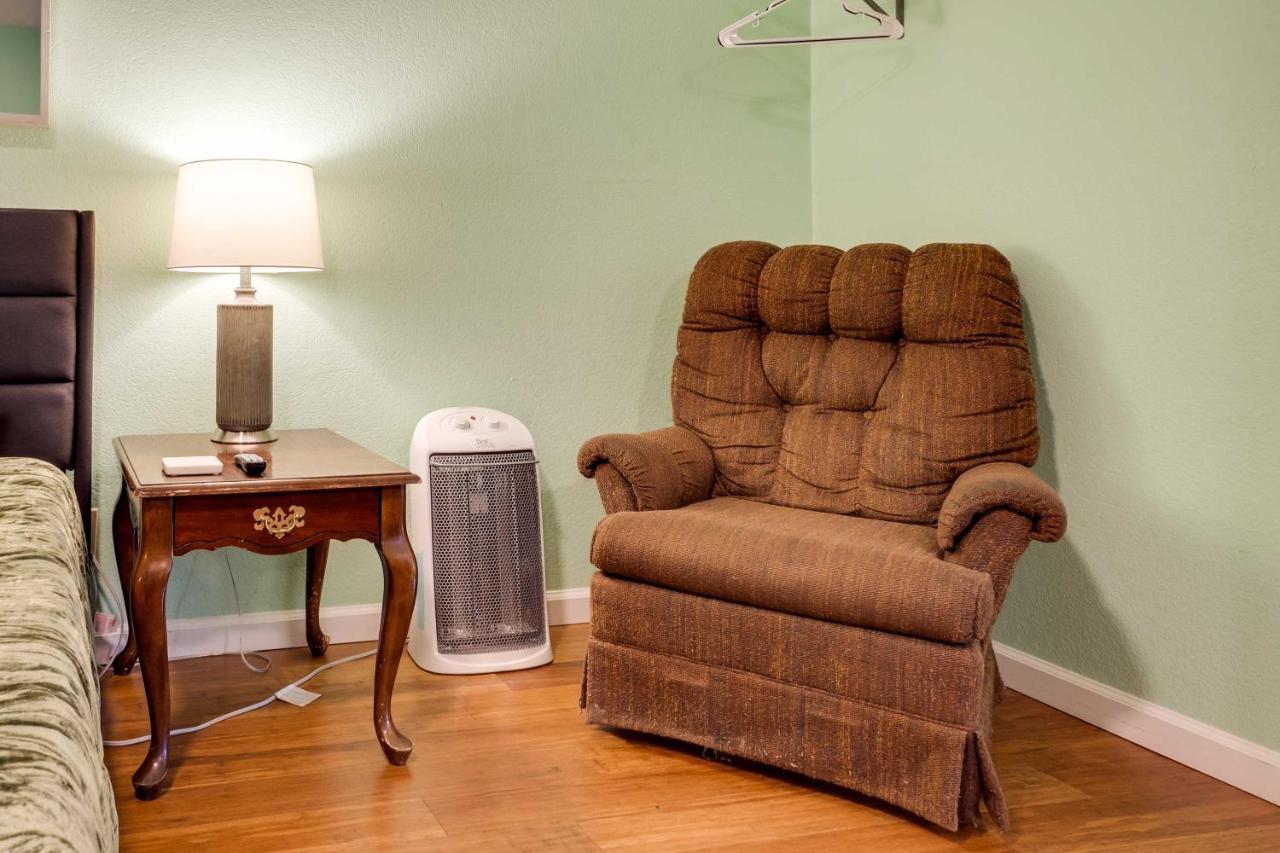 Soothing Studio With Lush Views 2 Mi To Beach! Smith River Bagian luar foto