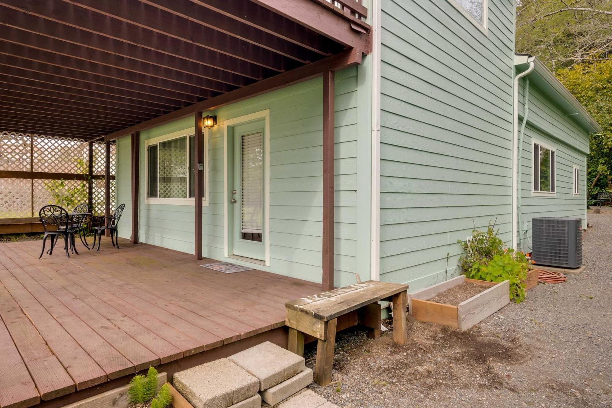 Soothing Studio With Lush Views 2 Mi To Beach! Smith River Bagian luar foto